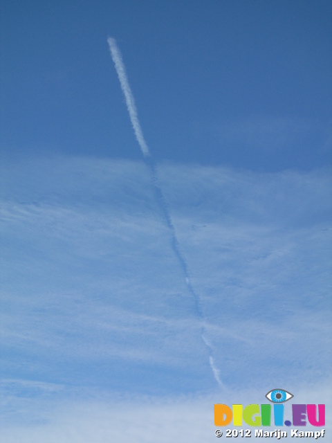 SX23125 Inverted airplane trail